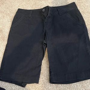 Junior Bermuda shorts size 5